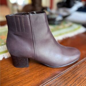 Trotters Dark Brown Ankle Boots Sz 6